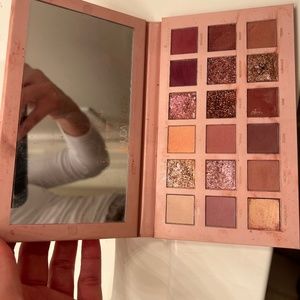 HUDA Beauty the new nude palette